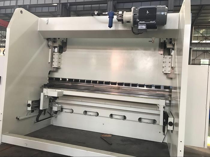 rear side of China Yawei 400T CNC PRESS BRAKE 4 axis DA58T China factory